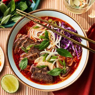  Bún bò Huế: A Harmonious Symphony of Spicy Broth and Chewy Noodles!