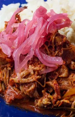  Cochinita Pibil: Kypsää Hitaasti ja Kuhisee Mausteista Intensiivisyydestä!