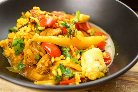  Jiayuguanin Lamm Paella - Mausteinen ja Juhlallinen Länsi-Kiinan Herkku!